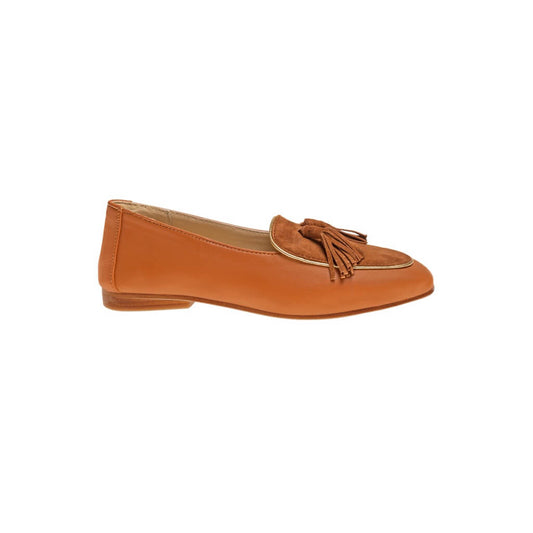 Diana in Saddle and Chestnut