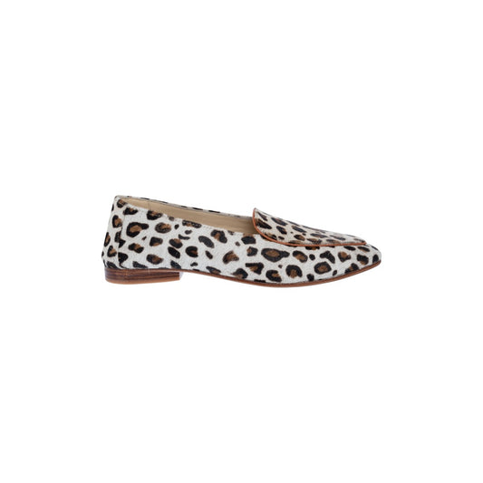 Diana in Animal Print with Caramel Trim